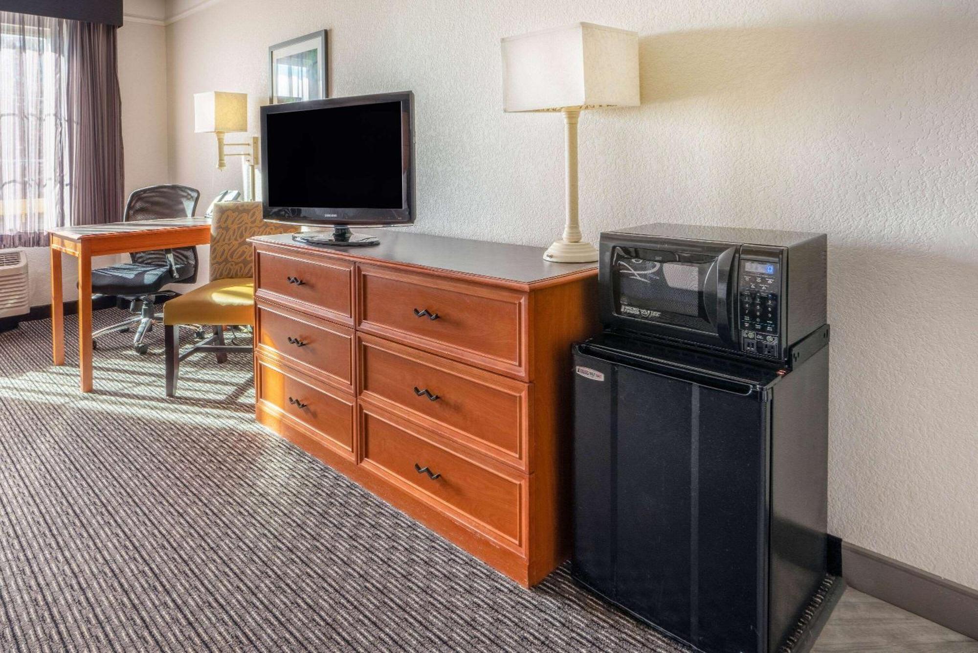 Hotel La Quinta By Wyndham Pueblo Esterno foto